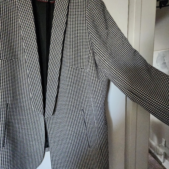 Black and white, houndstooth blazer - Picture 2 of 6